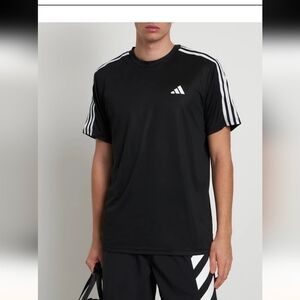 ADIDAS 3 Stripes tech t-shirt Mid weight Size M